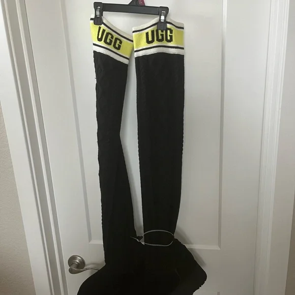 NWOT Ugg Platform Sweater Letter Boots - Size 9 - Picture 4 of 12